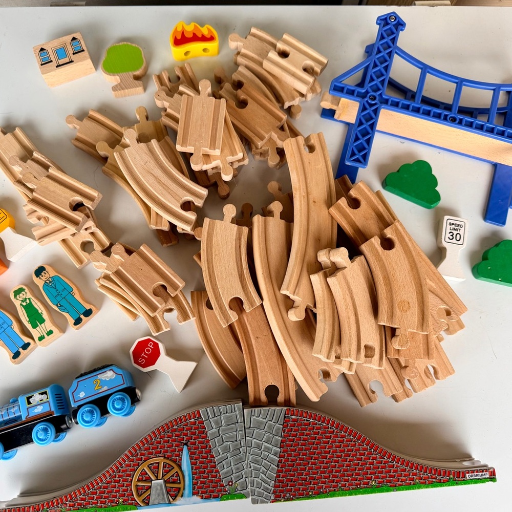 Obrium Wooden Train Set with bridge/Thomas the Train